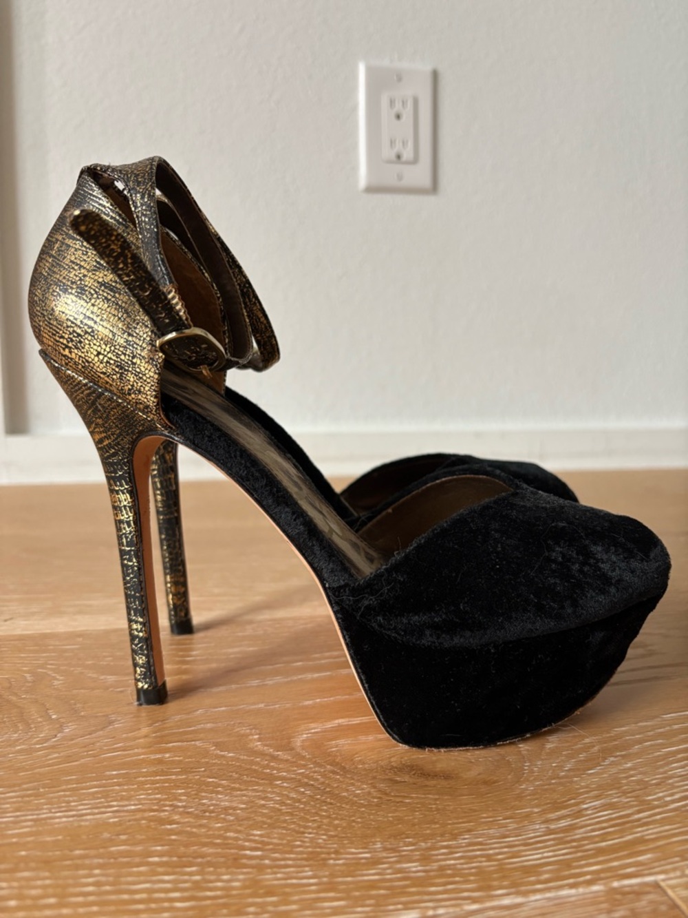 Sam Edelman Black Velvet Platform Pumps with Metallic Gold Heel 7